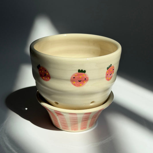cutie strawberry berry bowl + drip tray *NOTE*