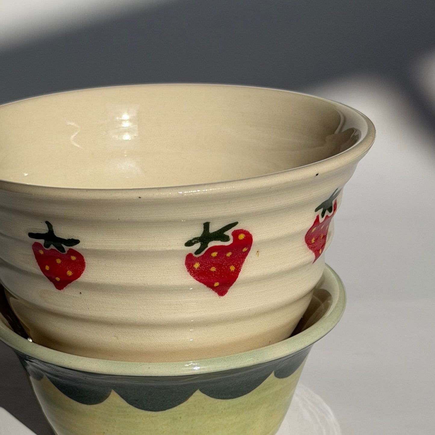 strawberry berry bowl + drip tray