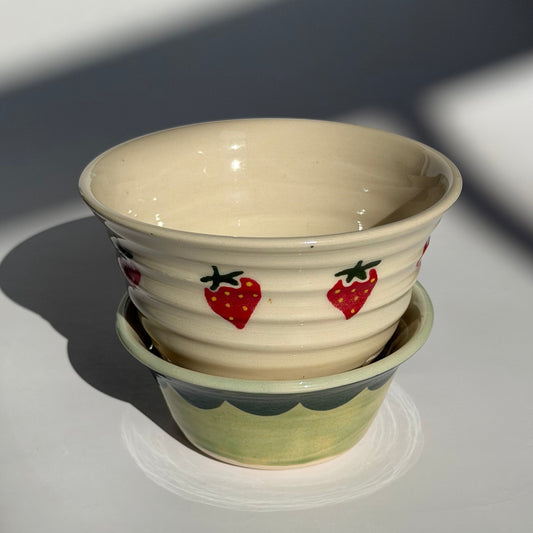 strawberry berry bowl + drip tray