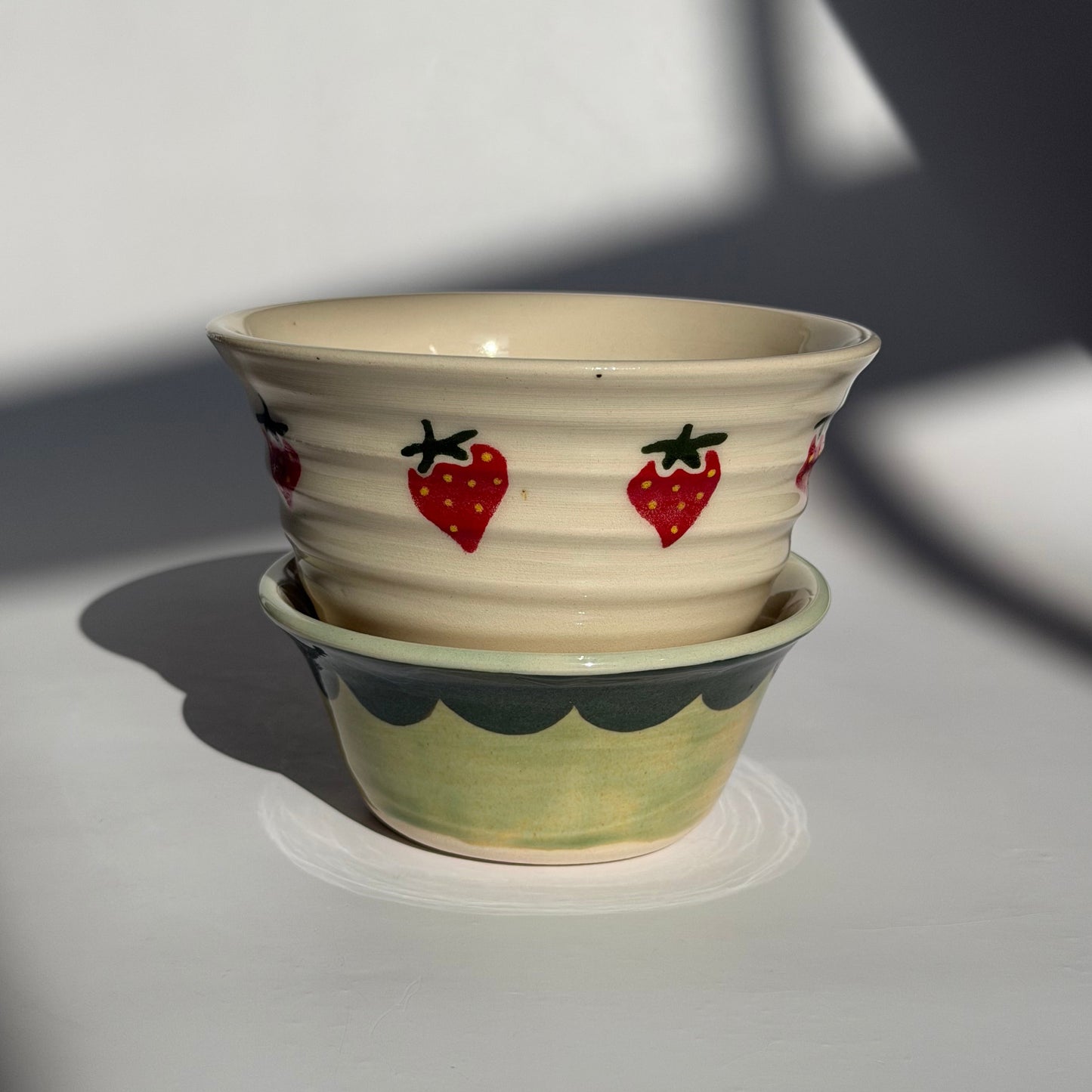 strawberry berry bowl + drip tray