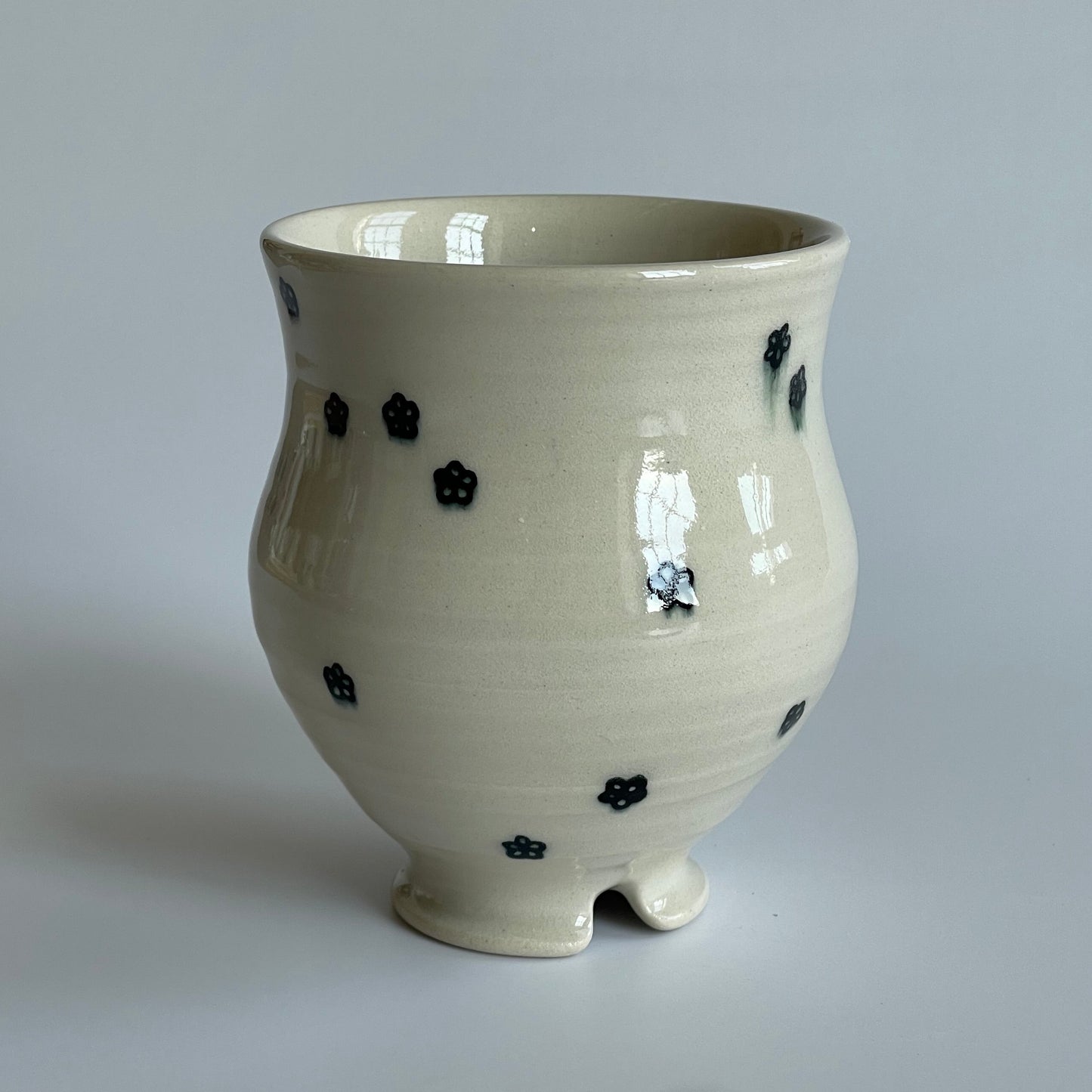 small black flowers cup no.1